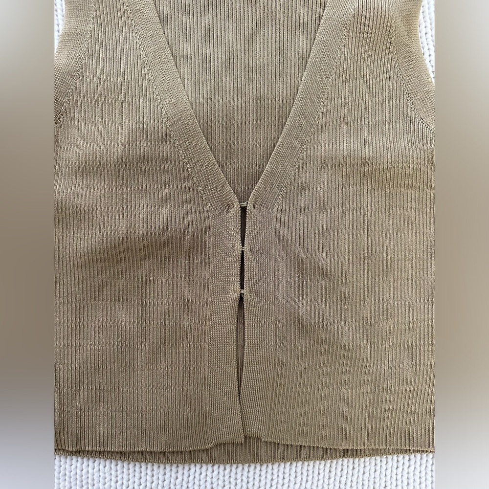 House of Harlow 1960 Tan Sleeveless Sweater Vest Top Size XS - Picture 3 of 4